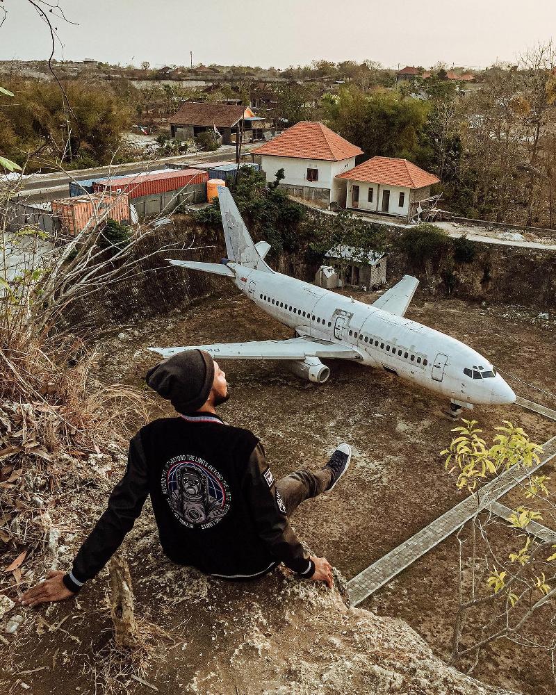 Abandoned Plane bali-rent-car-with-driver-best-instagrammable-spot-in-bali (1)