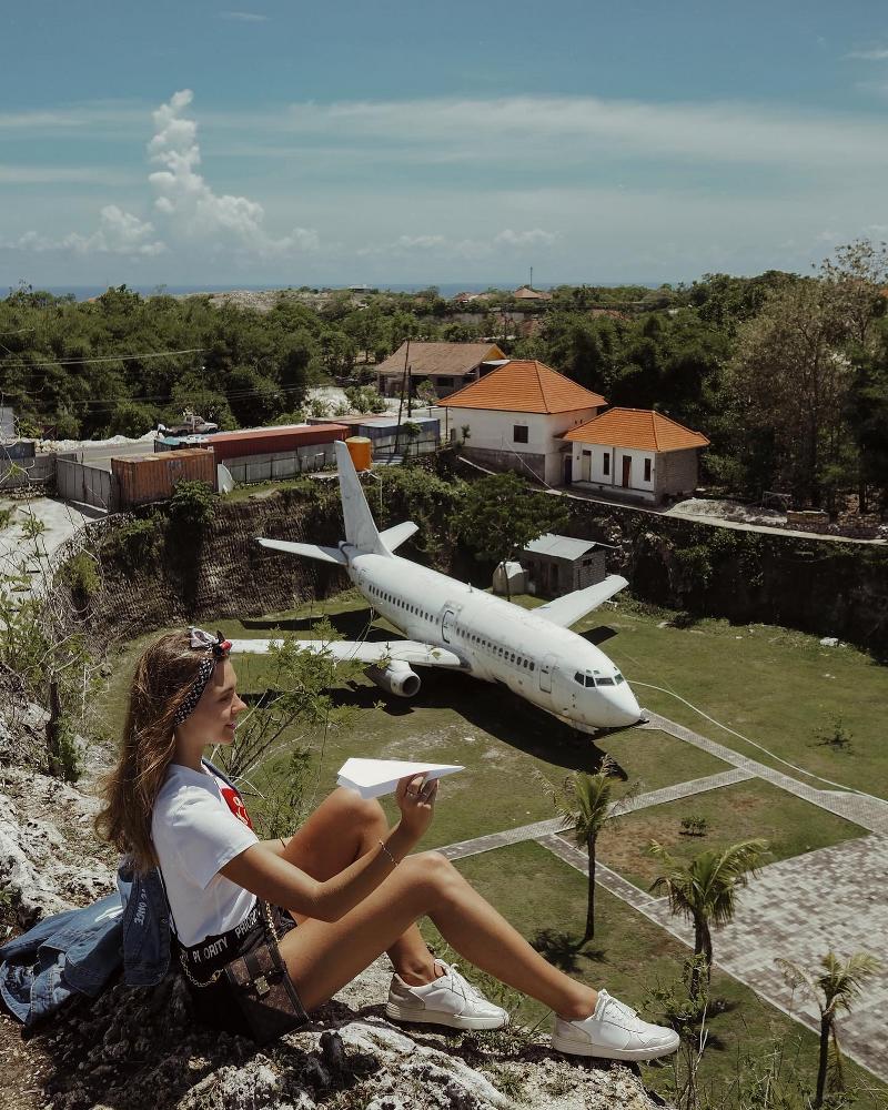 Abandoned Plane bali-rent-car-with-driver-best-instagrammable-spot-in-bali (2)