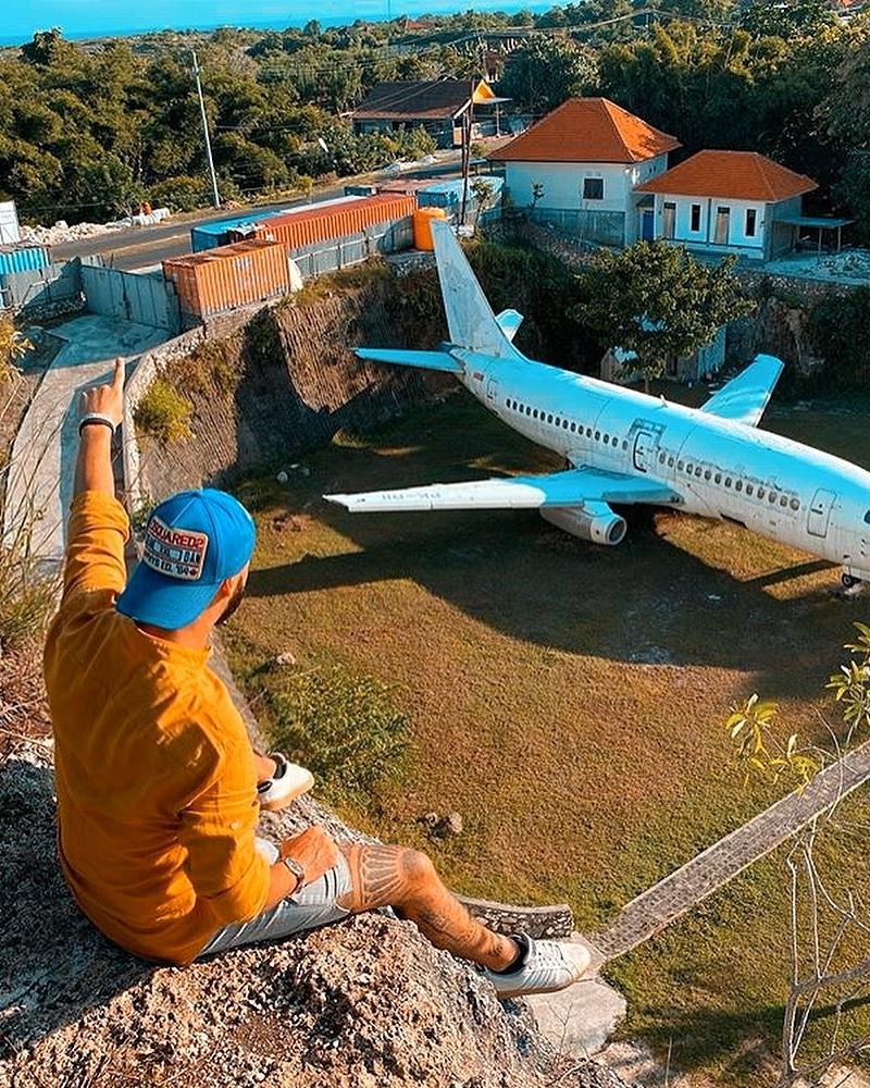 Abandoned Plane bali-rent-car-with-driver-best-instagrammable-spot-in-bali (3)