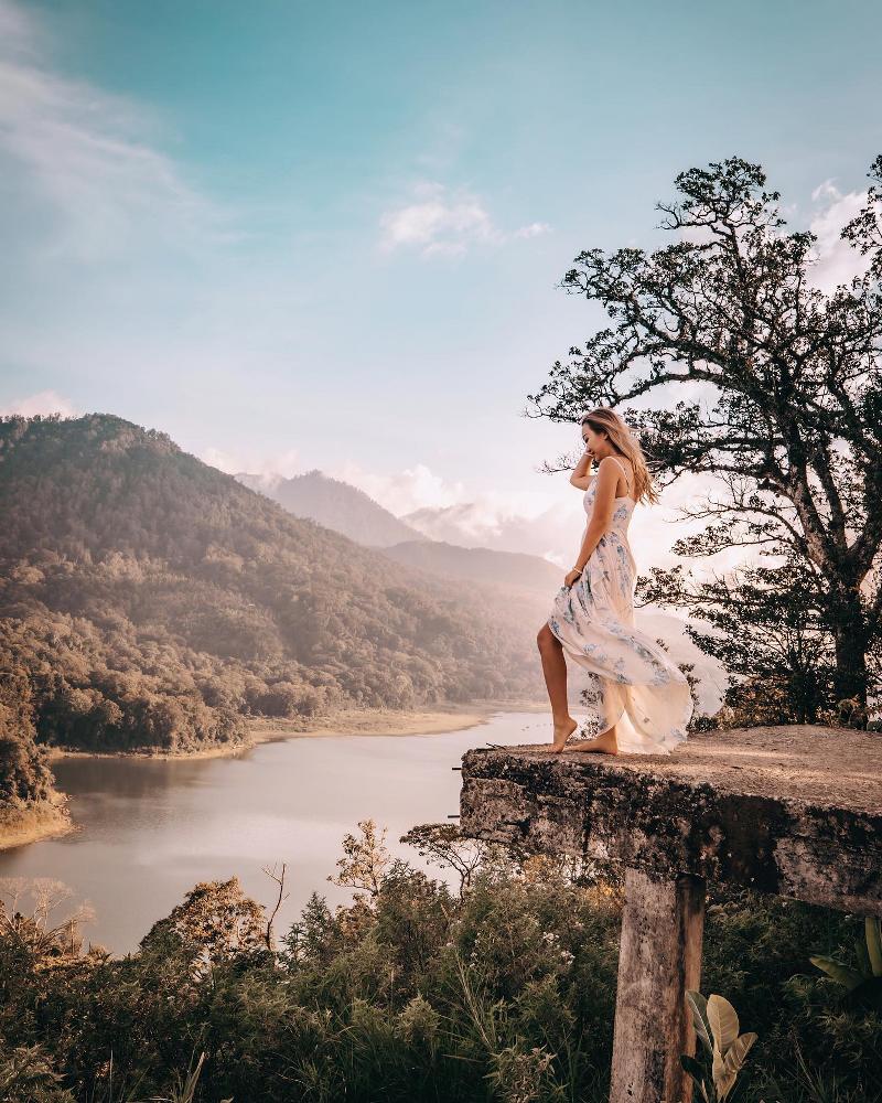 Bali Twin Lakes Viewpoint bali-rent-car-with-driver-best-instagrammable-spot-in-bali (1)