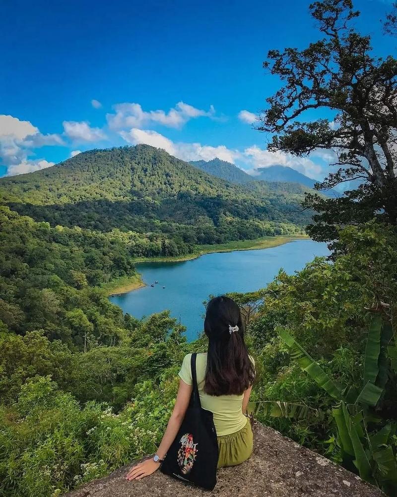 Bali Twin Lakes Viewpoint bali-rent-car-with-driver-best-instagrammable-spot-in-bali (2)