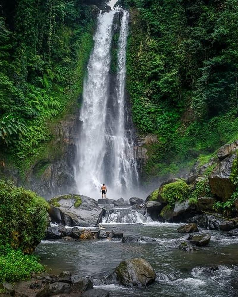 Gitgit Waterfall bali-rent-car-with-driver-best-instagrammable-spot-in-bali (3)