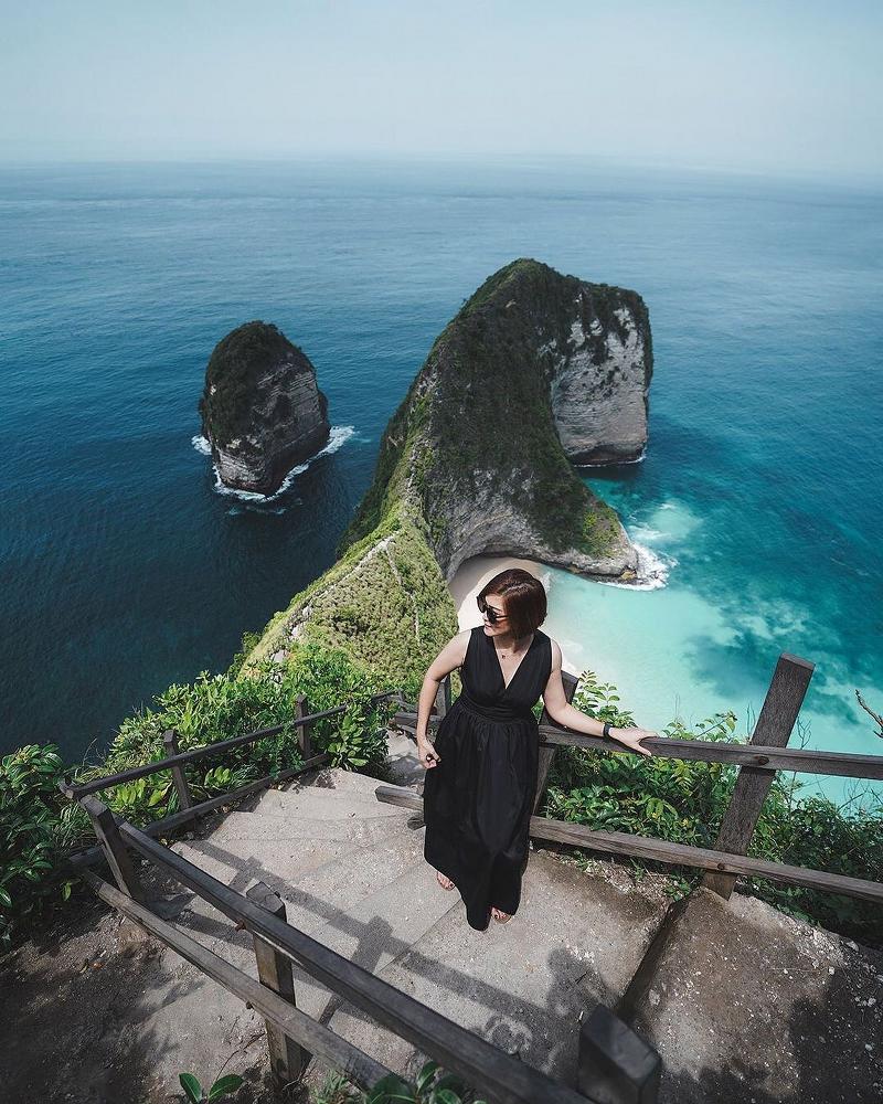 Nusa Penida – Kelingking Beach (From Above) bali-rent-car-with-driver-best-instagrammable-spot-in-bali (4)