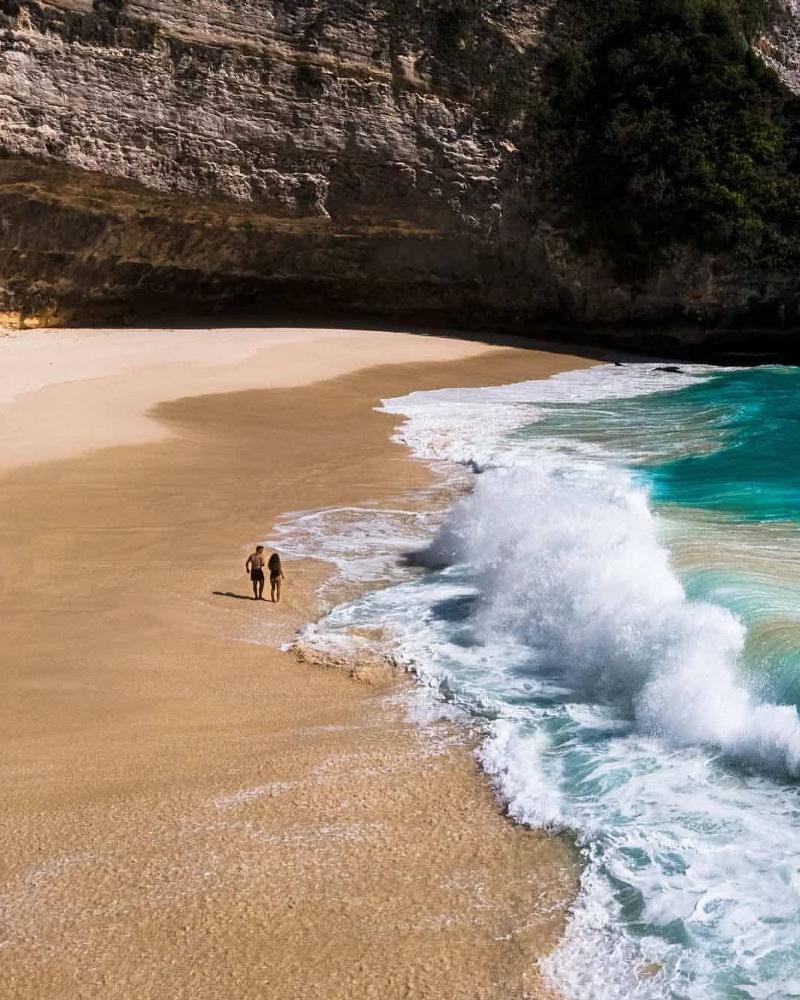 Nusa Penida – Kelingking Beach (From The Beach) bali-rent-car-with-driver-best-instagrammable-spot-in-bali (2)