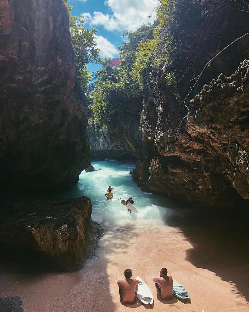 Pantai Suluban bali-rent-car-with-driver-best-instagrammable-spot-in-bali (2)