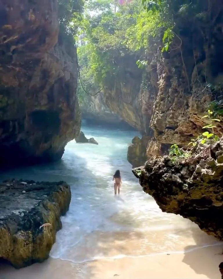Suluban Beach