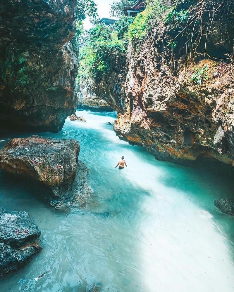 Pantai Suluban bali-rent-car-with-driver-best-instagrammable-spot-in-bali (4)