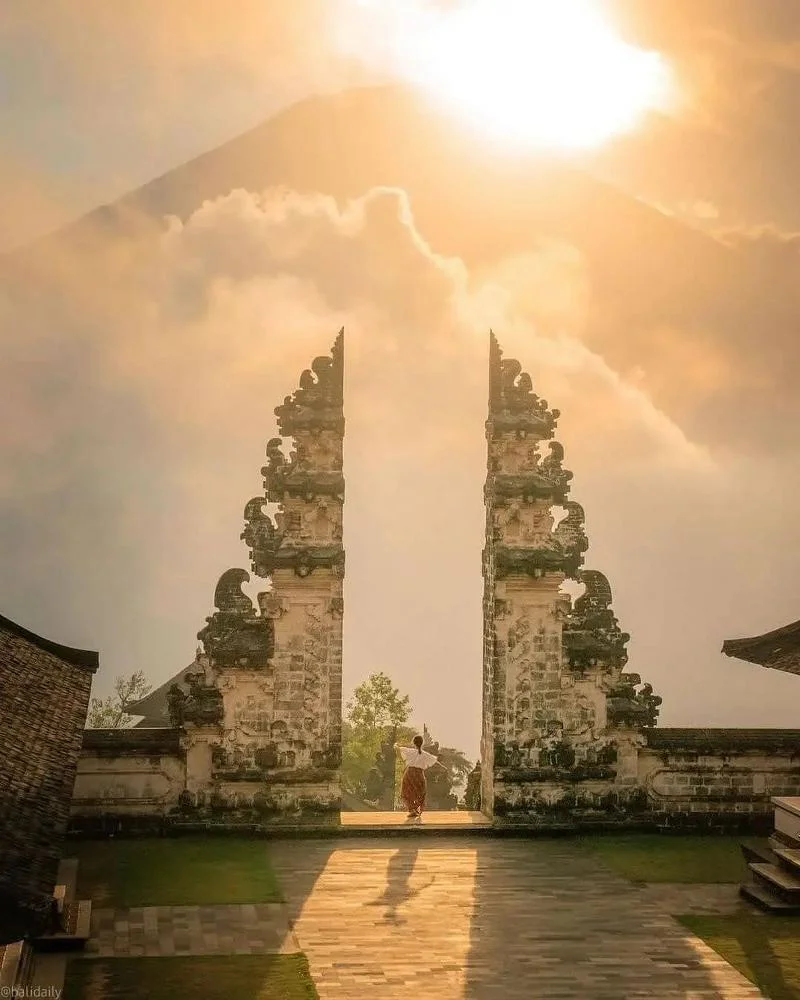 Pura Penataran Agung Lempuyang bali-rent-car-with-driver-best-instagrammable-spot-in-bali (5)