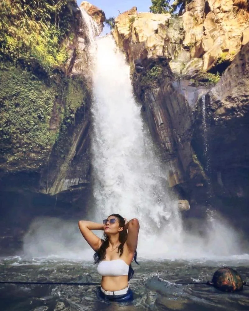 Tegenungan Waterfall bali-rent-car-with-driver-best-instagrammable-spot-in-bali (4)