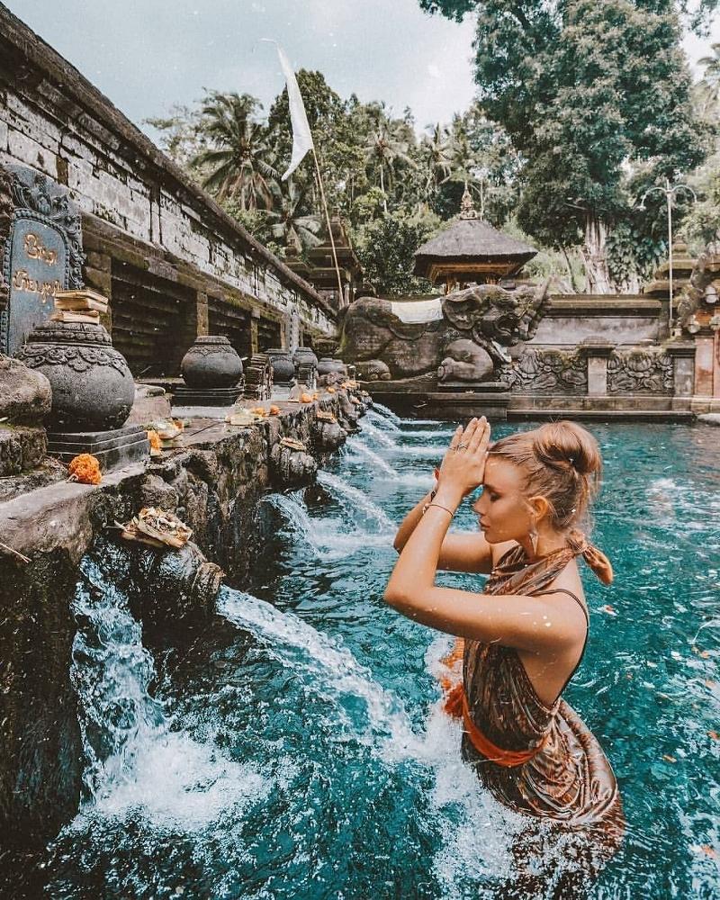 Tirta Empul (water temple) bali-rent-car-with-driver-Experience-and-Activities-Tour (2)