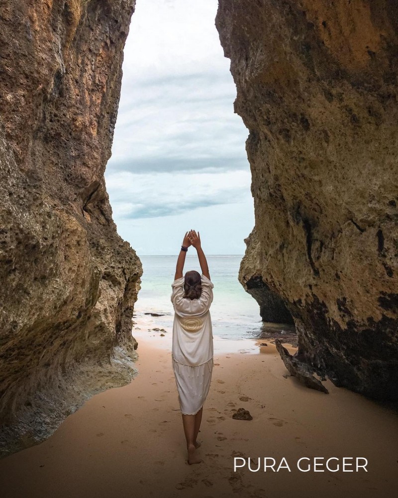 Why Geger Beach Bali is Perfect for Families? Calm Waters & White Sand Revealed”